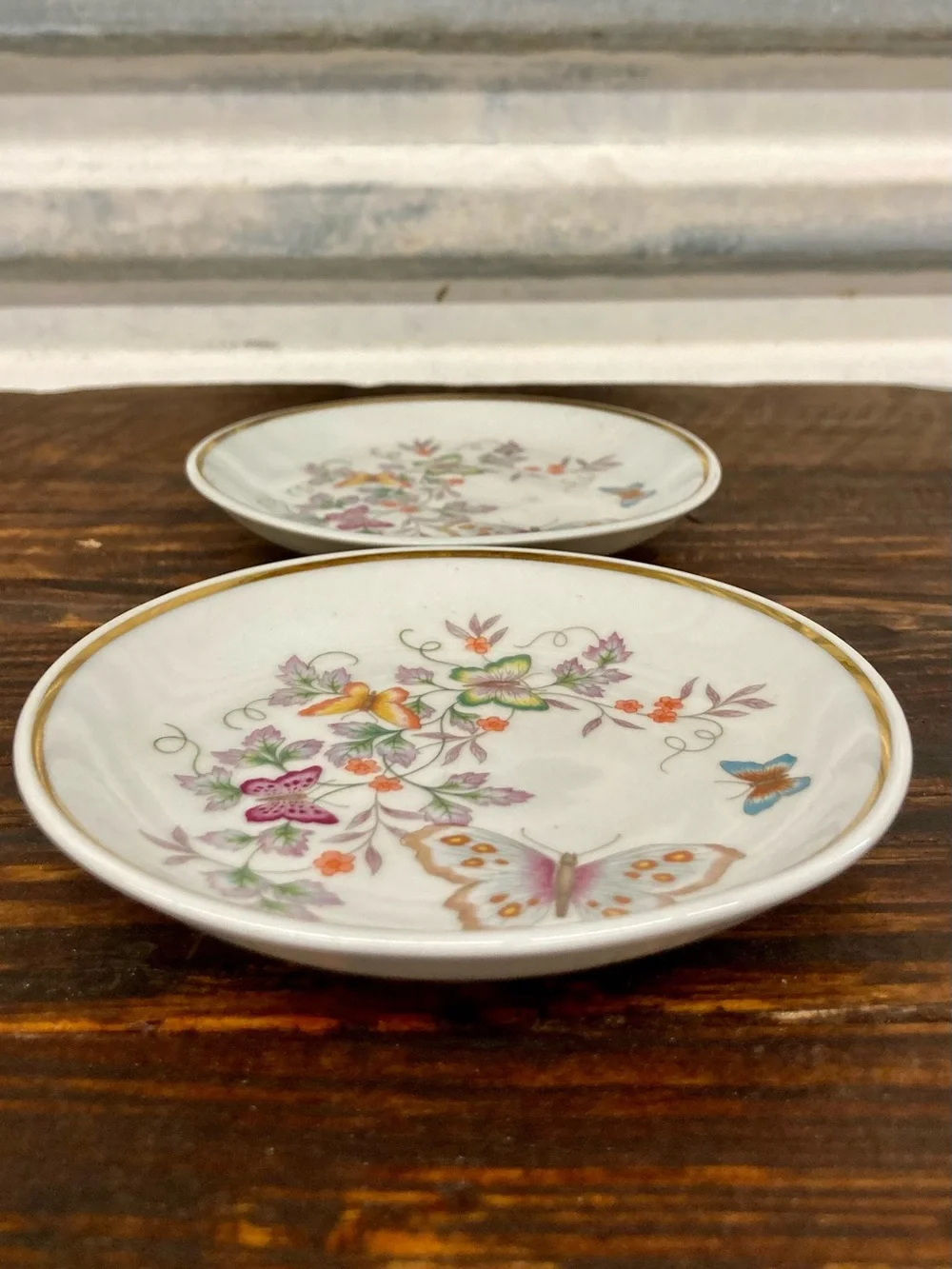 2 Vintage Avon Porcelain Mini Plates 22k Gold Trim 1979 Floral Butterflies 4.25" - Picture 4 of 13
